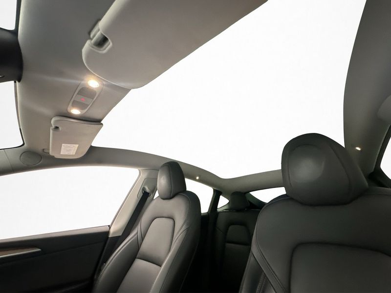 Tesla Model Y bild 13