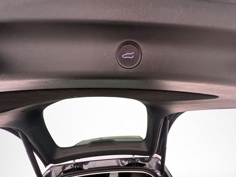 Tesla Model Y bild 30