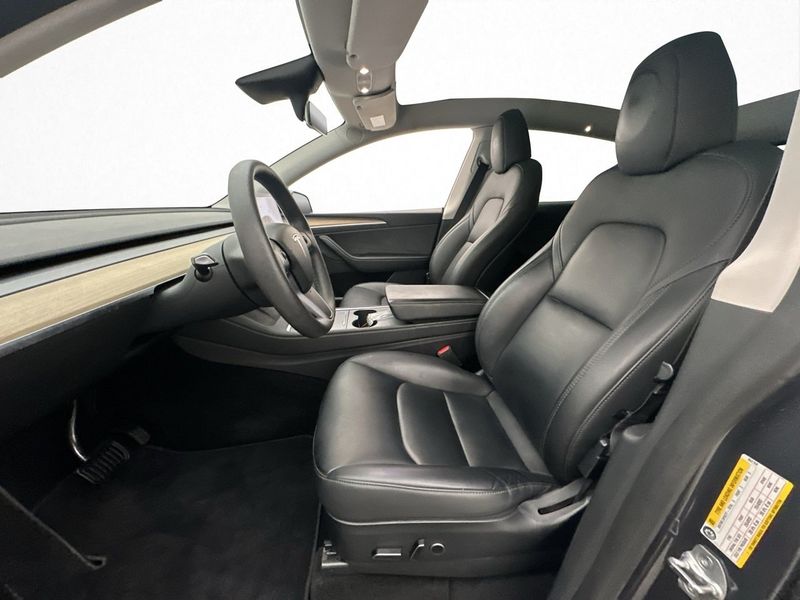 Tesla Model Y bild 12