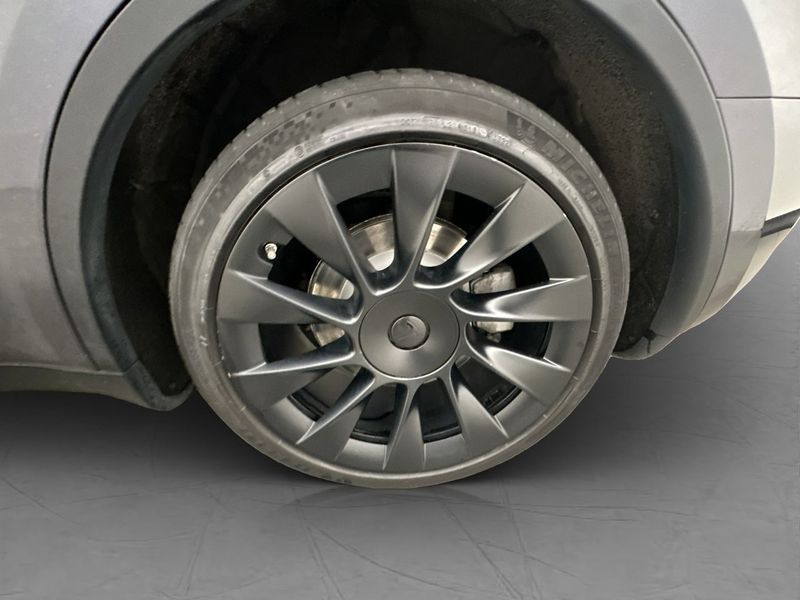 Tesla Model Y bild 33