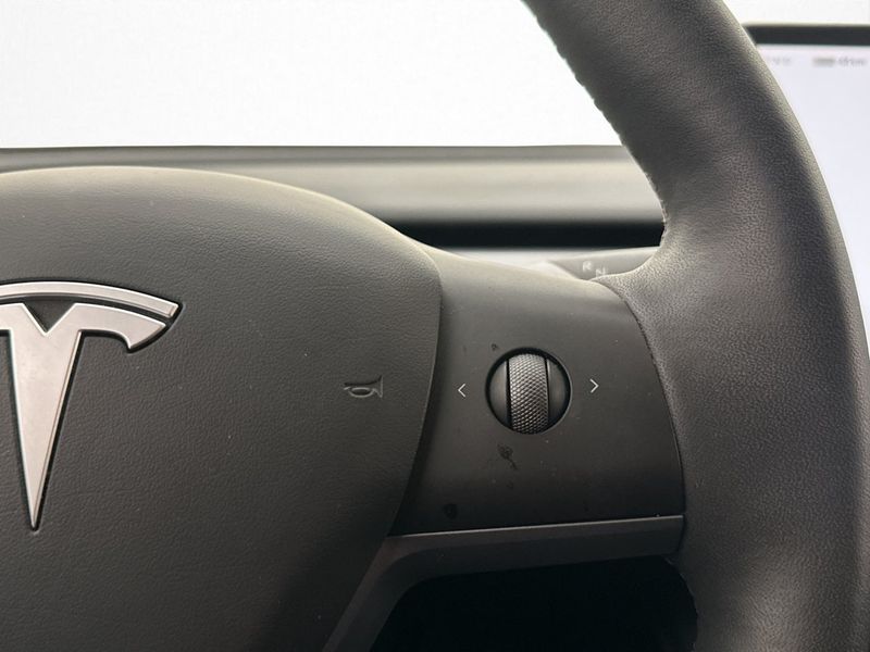 Tesla Model Y bild 16
