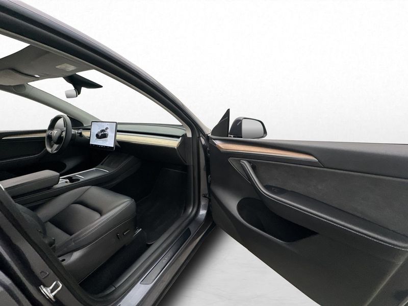 Tesla Model Y bild 27