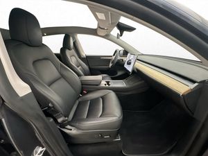 Tesla Model Y bild 26