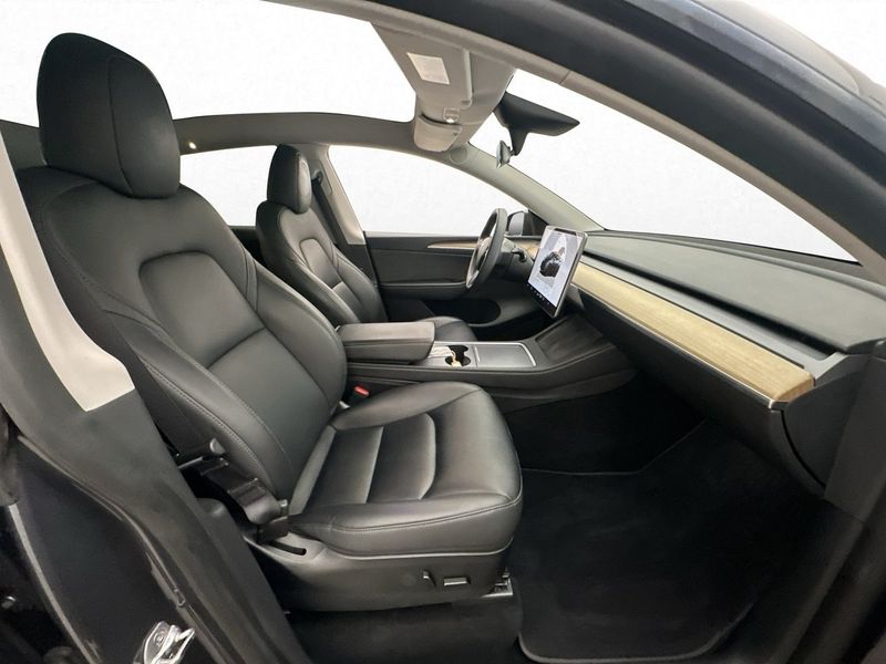 Tesla Model Y bild 26