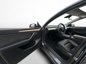 Tesla Model Y bild 11