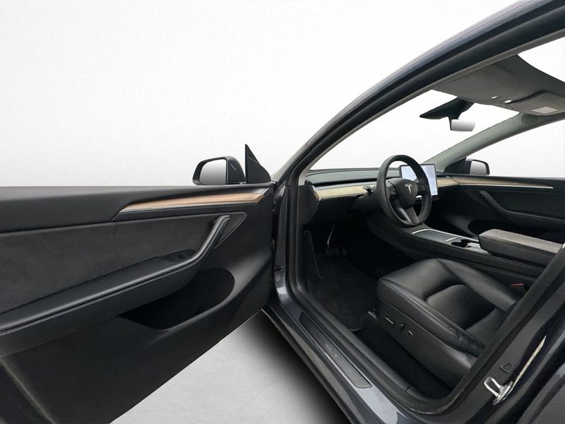 Tesla Model Y bild 11