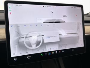 Tesla Model Y bild 23