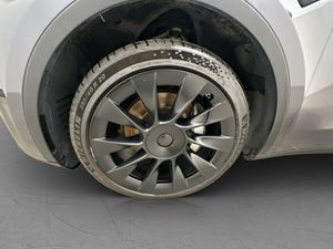Tesla Model Y bild 32