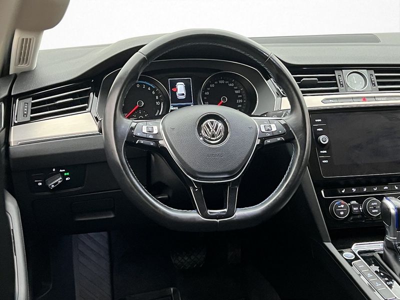 Volkswagen Passat bild 12