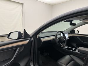 Tesla Model Y bild 10
