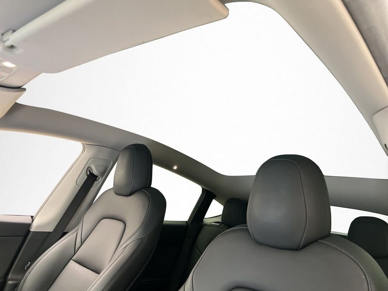 Tesla Model Y bild 11
