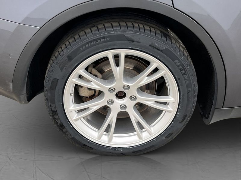 Tesla Model Y bild 23