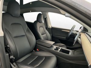 Tesla Model Y bild 17