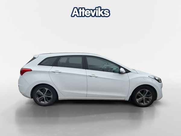 Hyundai i30 1.6 CRD Manuell *Dragkrok/Bluetooth* - 2015