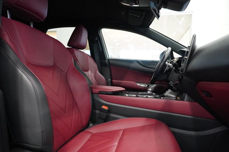 Lexus NX bild 4