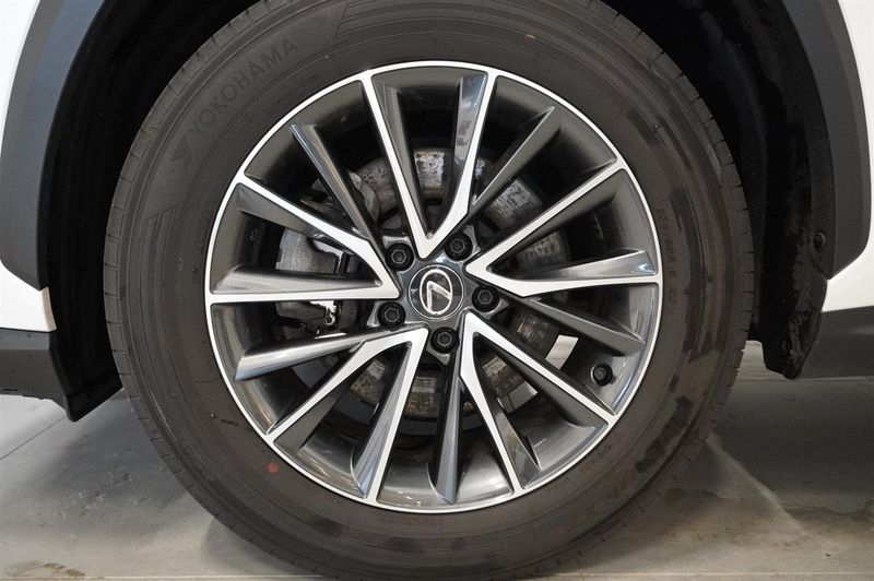 Lexus NX bild 14