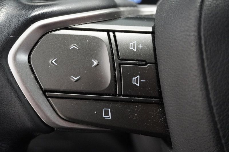 Lexus NX bild 12