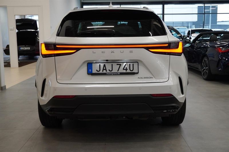 Lexus NX bild 16