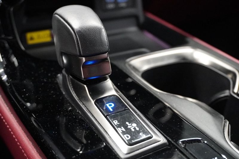 Lexus NX bild 9