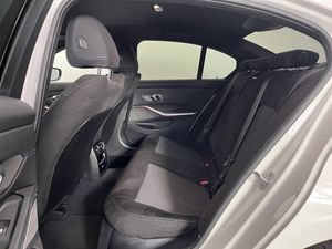 BMW 330 bild 12