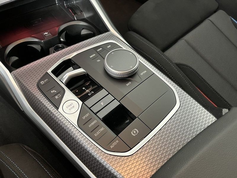 BMW 330 bild 8