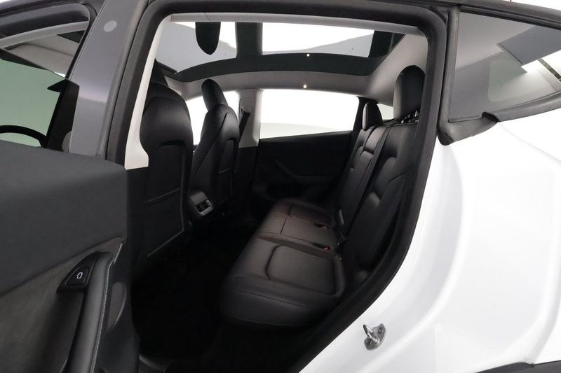 Tesla Model Y bild 12