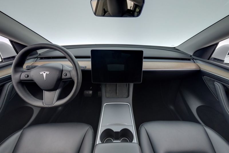 Tesla Model Y bild 13
