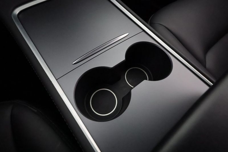 Tesla Model Y bild 22
