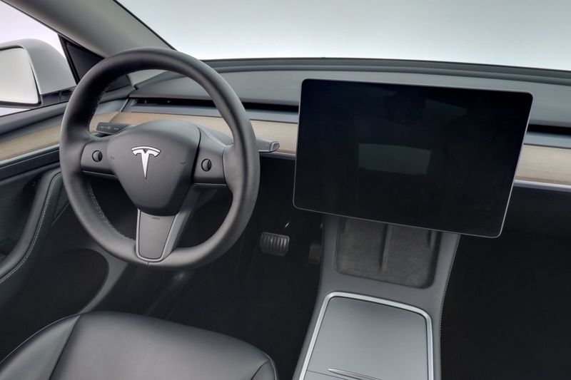 Tesla Model Y bild 15