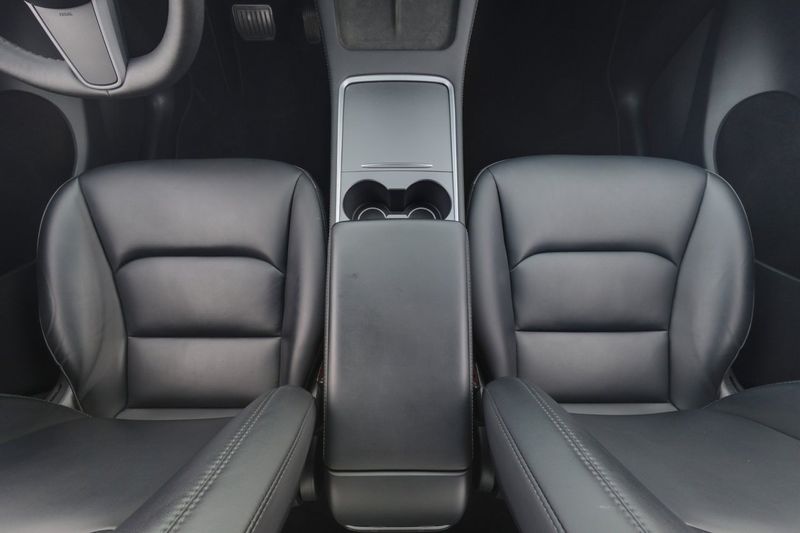 Tesla Model Y bild 14