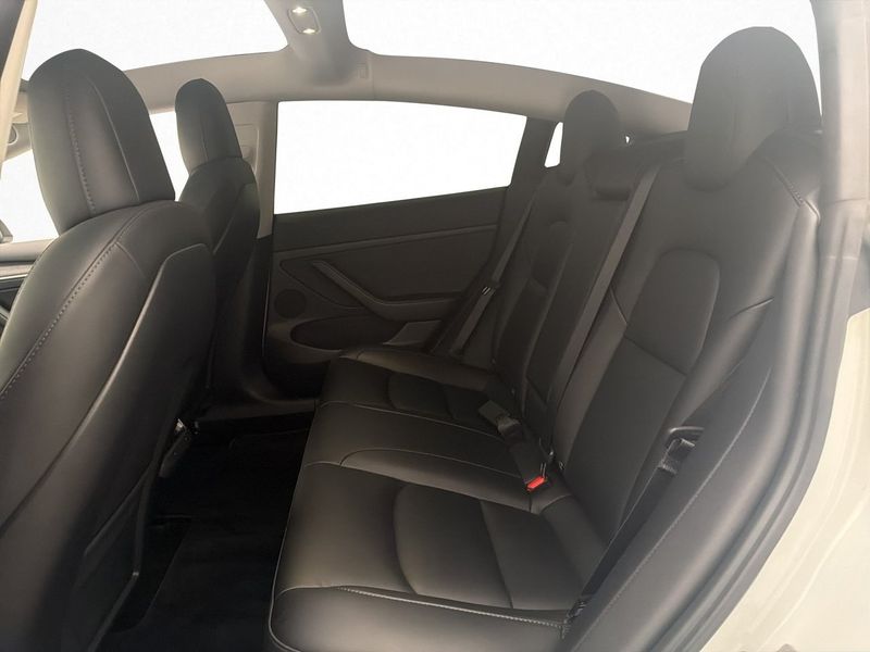 Tesla Model 3 bild 18