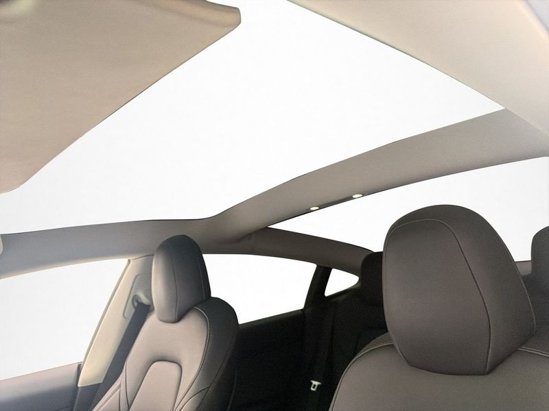 Tesla Model 3 bild 16