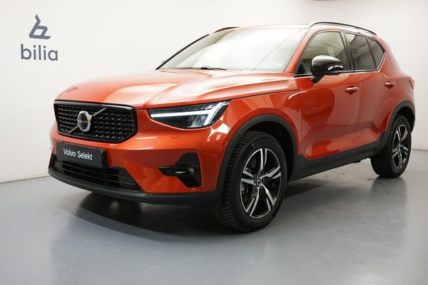 Volvo XC40 B4 FWD Bensin Plus Dark, Navigation, HarmanKardon PremiumSound - 2024