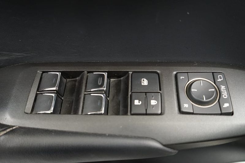 Lexus NX bild 9