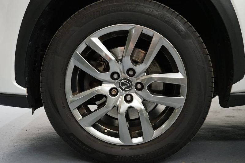 Lexus NX bild 16