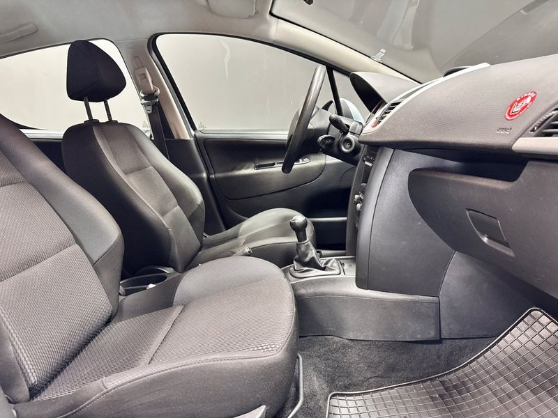 Peugeot 207 bild 8