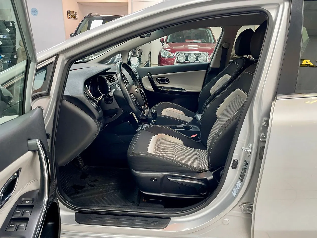 Vehicle image 15