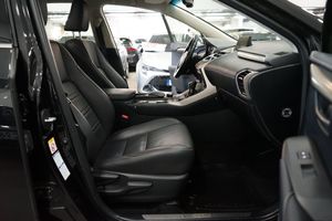 Lexus NX bild 16