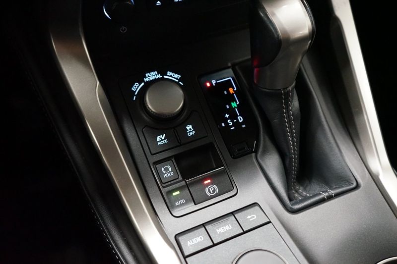 Lexus NX bild 20