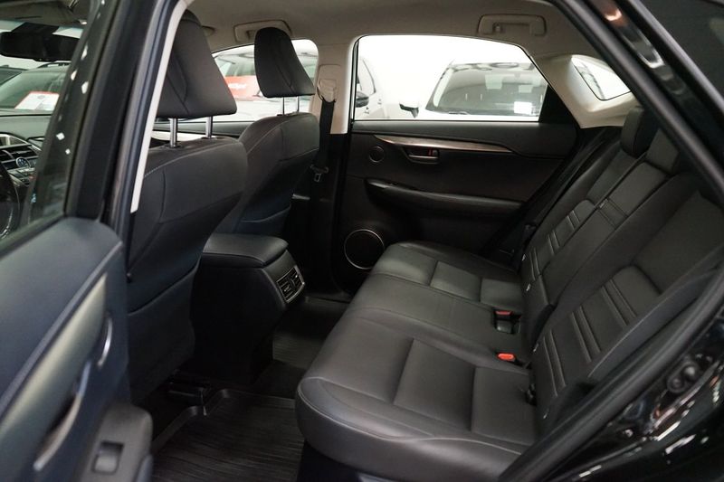 Lexus NX bild 17