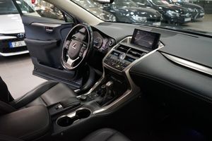 Lexus NX bild 15