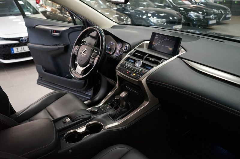 Lexus NX bild 15