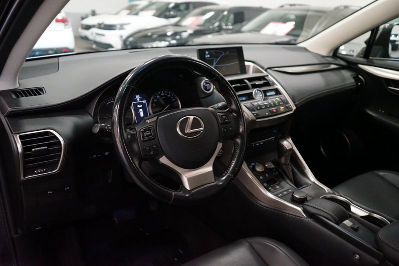 Lexus NX bild 14