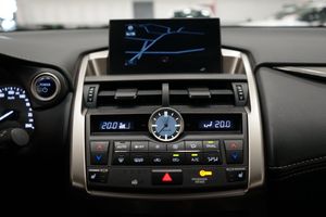 Lexus NX bild 19