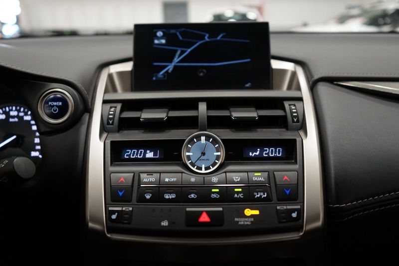 Lexus NX bild 19