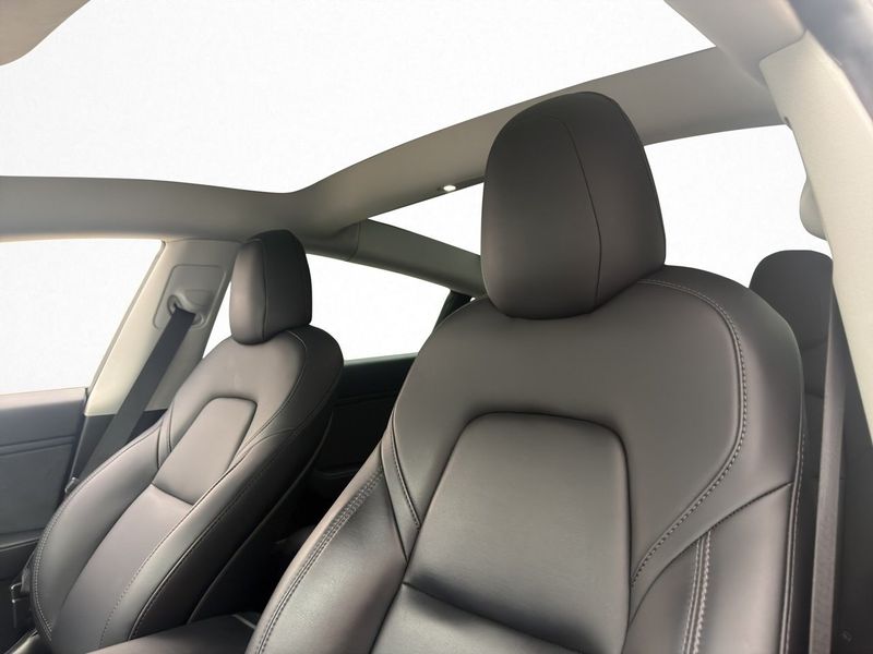 Tesla Model 3 bild 12