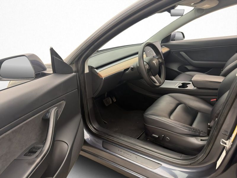 Tesla Model 3 bild 11
