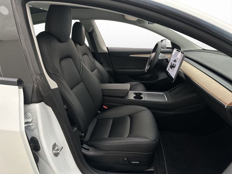 Tesla Model 3 bild 28