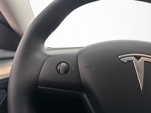 Tesla Model 3 bild 16