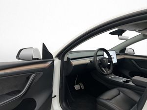 Tesla Model Y bild 11